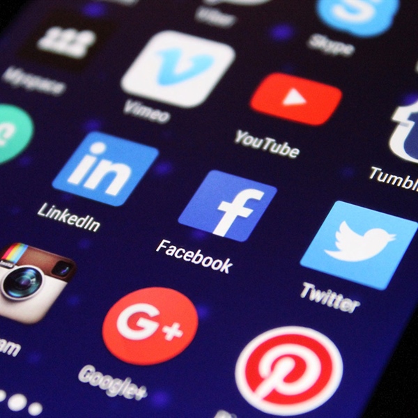 4 Things to Stop Doing on Facebook Immediately